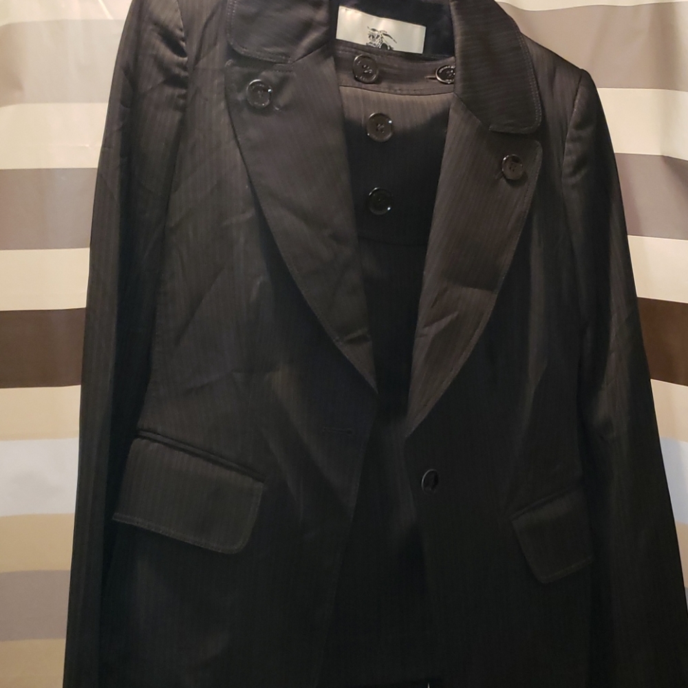 Final sale* Authentic Burberry skirt suit size 6